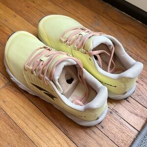 Brand New ALTRA Women's AL0A5483 Superior 5 Trail Running Shoe Yellow Size 9